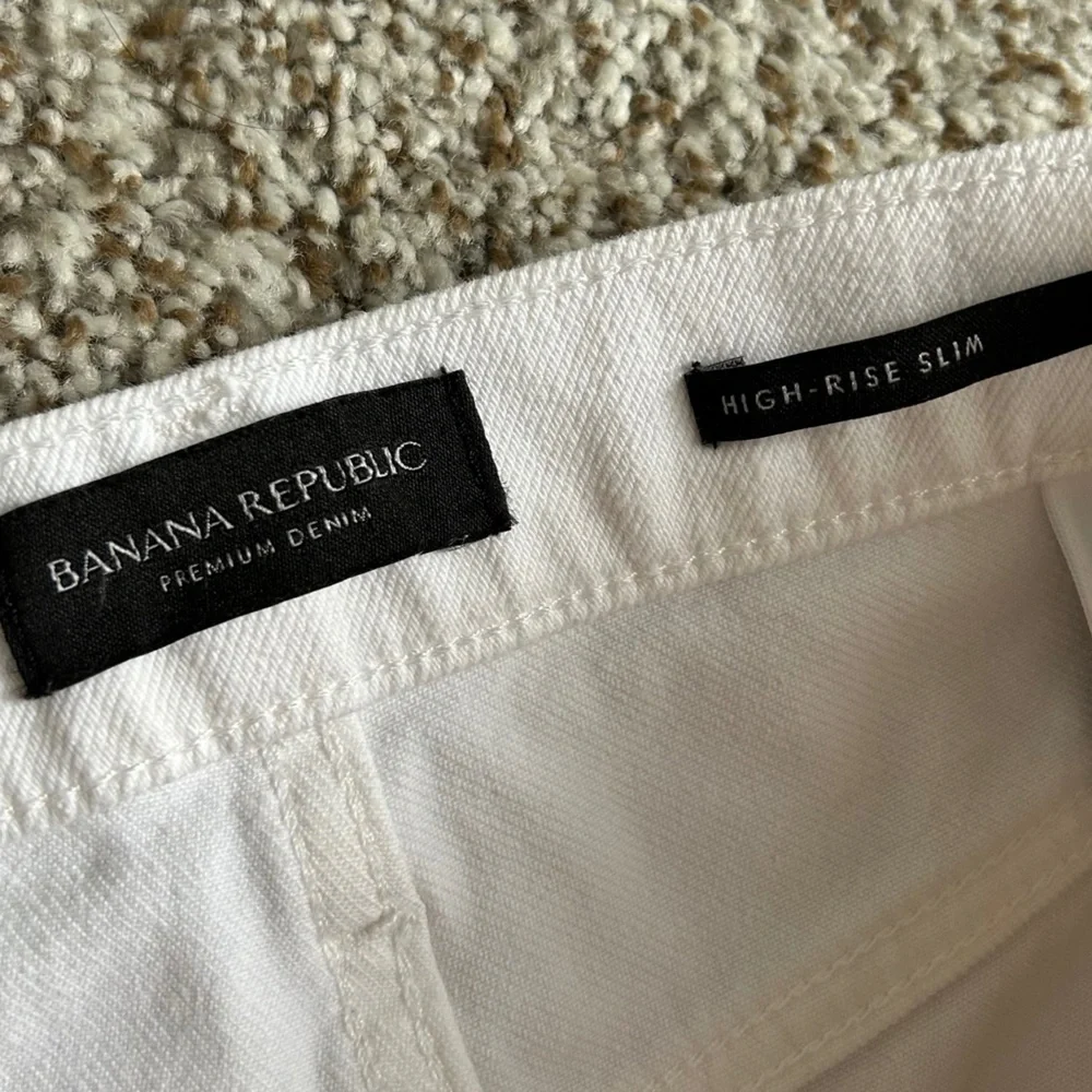 Banana Republic White High Rise Slim Distressed Denim Size 29 Spring Easter